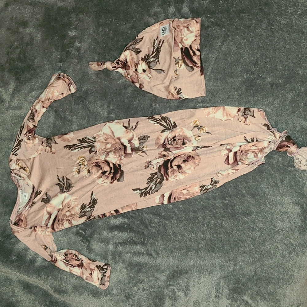 Little Miss Dessa Newborn Girl sleep sack & hat, worn once! Beautiful Pattern!